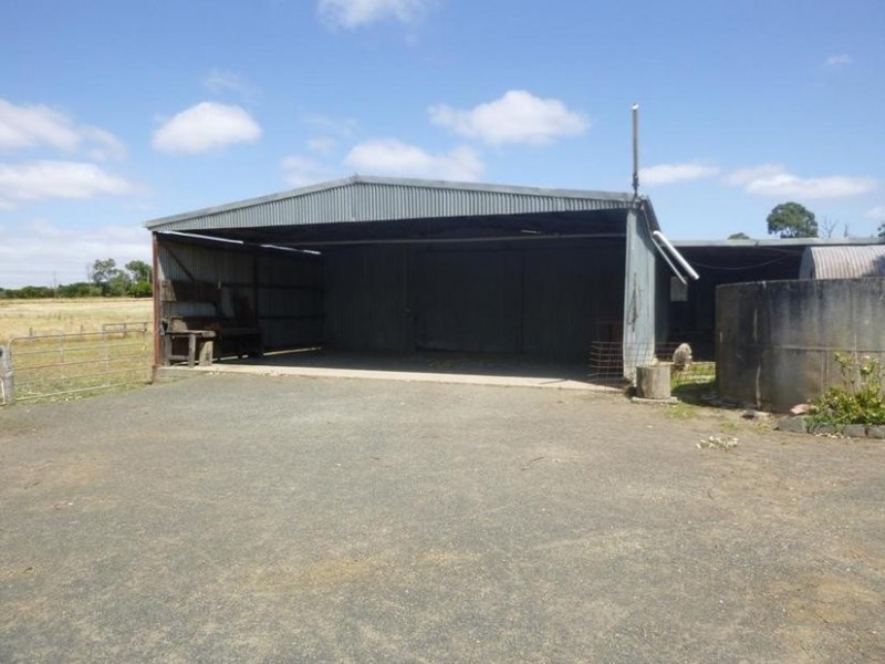 33 Officer-Upper Beaconsfield Road, Officer VIC 3809