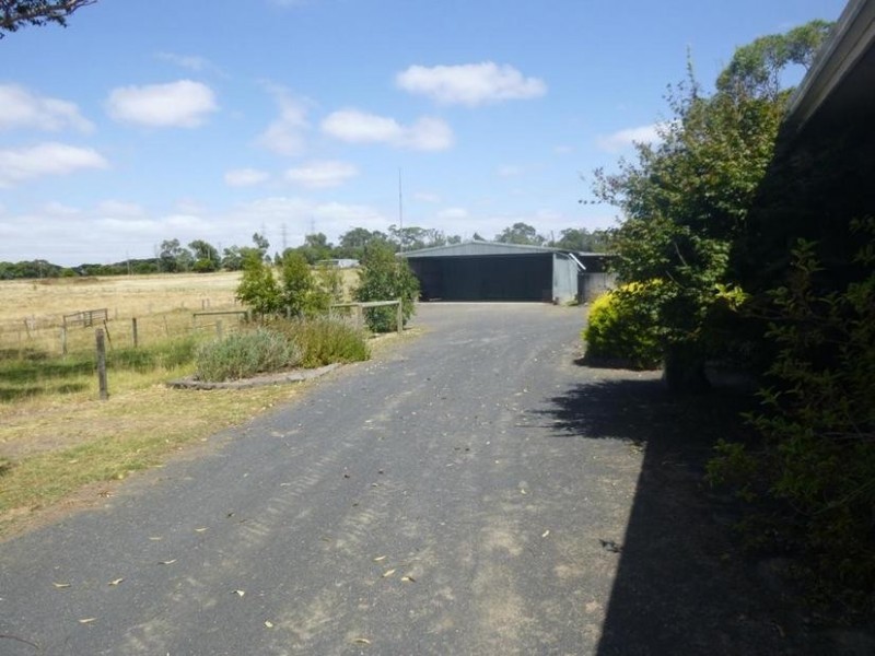 33 Officer-Upper Beaconsfield Road, Officer VIC 3809