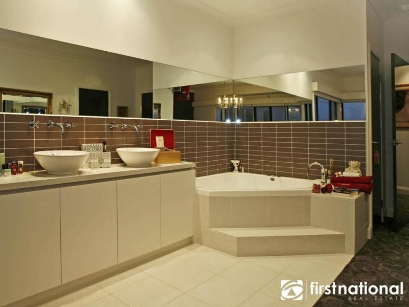 9 Natren Court, Berwick VIC 3806