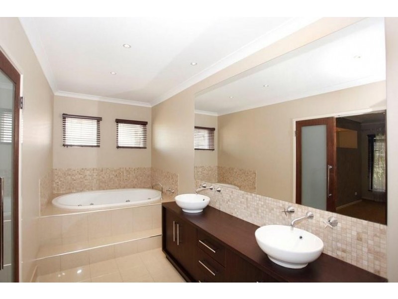 24 Chase Boulevard, Berwick VIC 3806