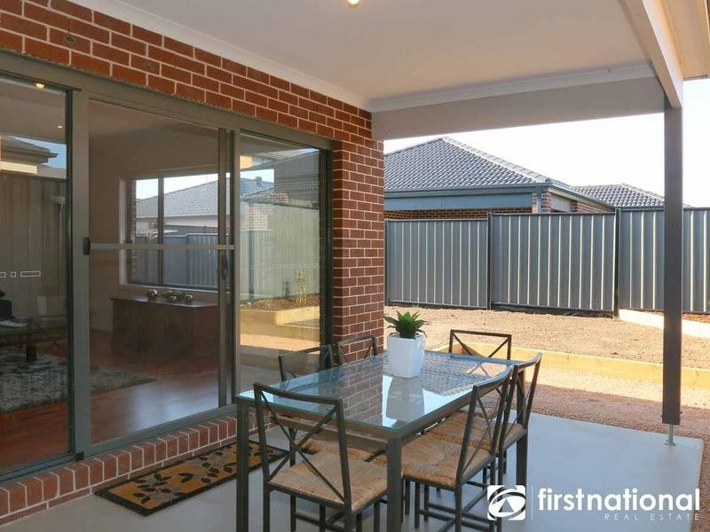 30 Hackney Circuit, Clyde North VIC 3978
