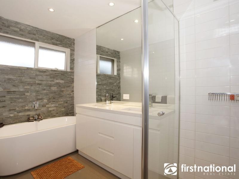 2 Savanna Court, Berwick VIC 3806