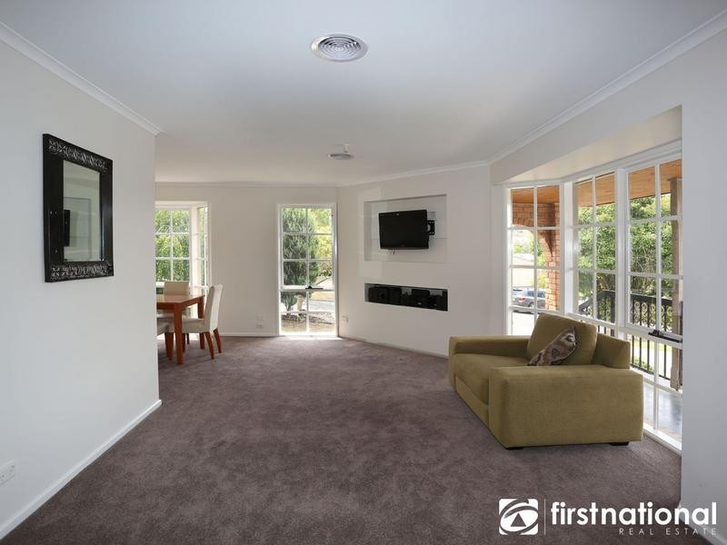 4 Reginald Close, Berwick VIC 3806