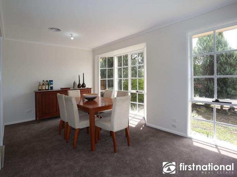 4 Reginald Close, Berwick VIC 3806