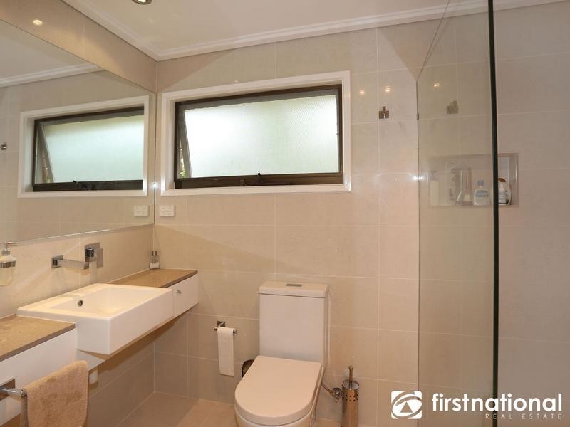 4 Reginald Close, Berwick VIC 3806