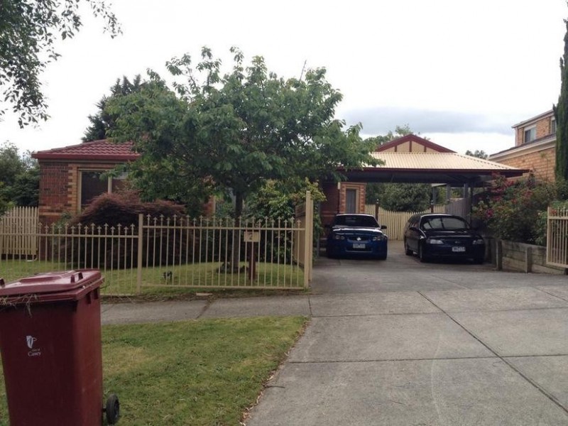 2 Pinewood Crescent, Berwick VIC 3806