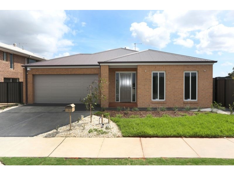 5 Featherbrook Circuit, Cranbourne North VIC 3977