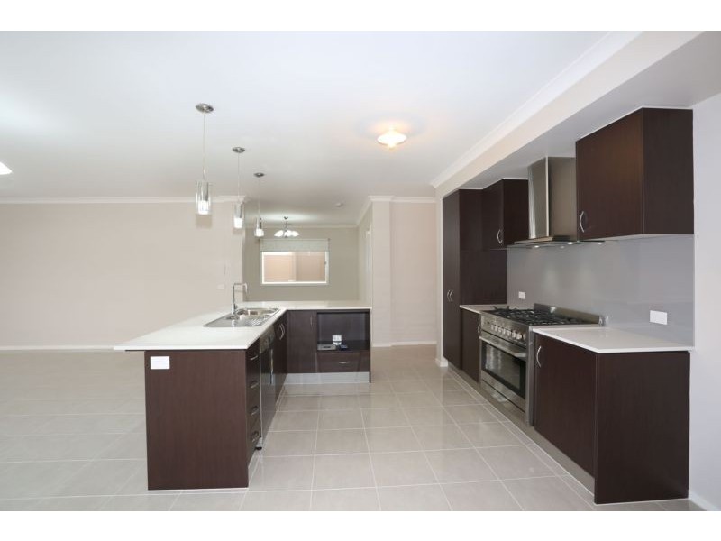 5 Featherbrook Circuit, Cranbourne North VIC 3977