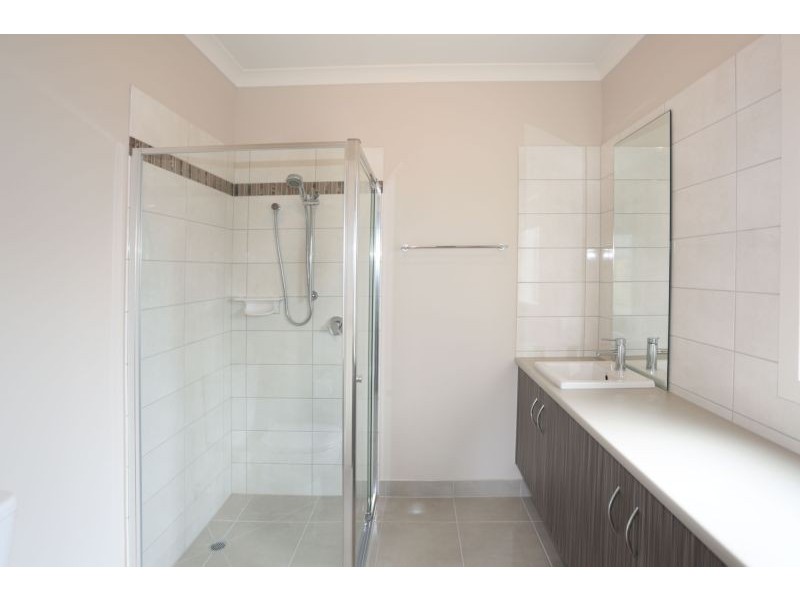 5 Featherbrook Circuit, Cranbourne North VIC 3977