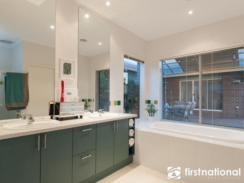 2 Bron-Y-Aur Close, Berwick VIC 3806