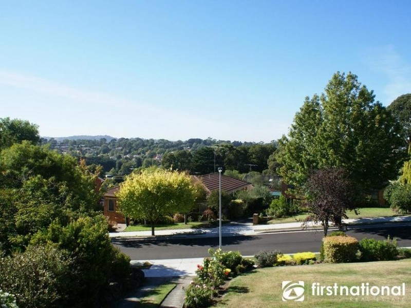 26 Outlook Drive, Berwick VIC 3806