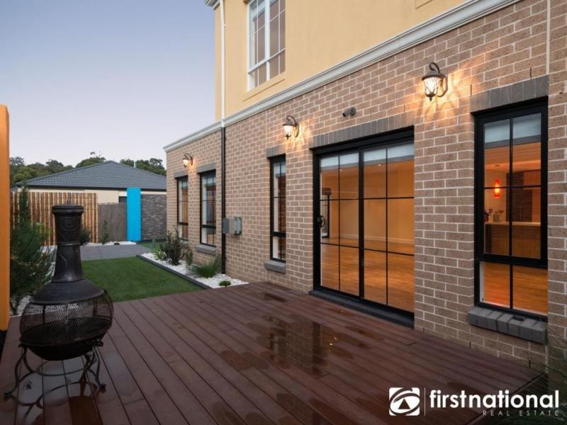 6 Ascent Drive, Cranbourne North VIC 3977