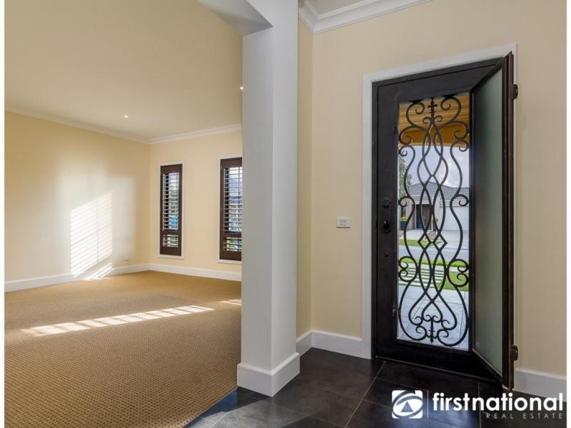 6 Ascent Drive, Cranbourne North VIC 3977