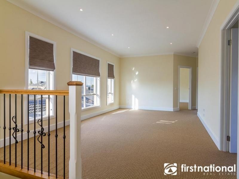 6 Ascent Drive, Cranbourne North VIC 3977