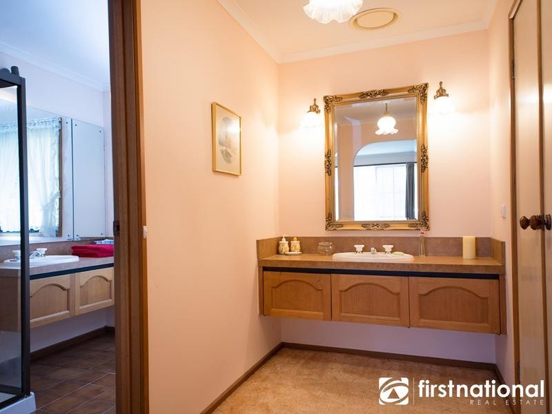 6 Ravensthorpe Crescent, Narre Warren VIC 3805