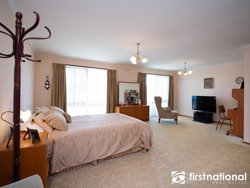 6 Ravensthorpe Crescent, Narre Warren VIC 3805