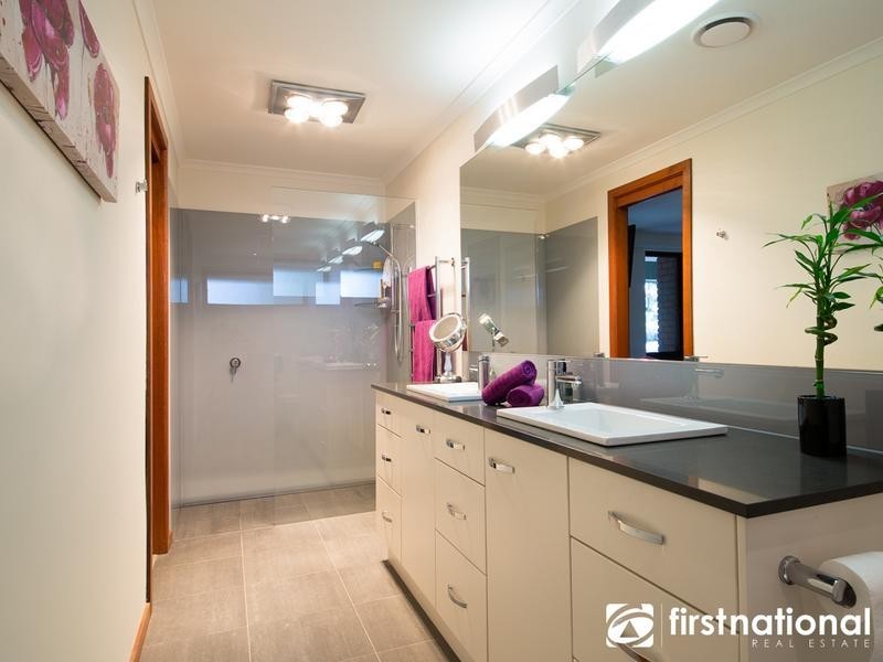 34 Malanie Close, Narre Warren North VIC 3804