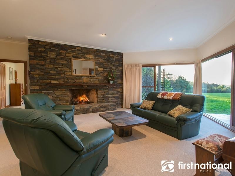 30 Beaconsfield-Emerald Road, Dewhurst VIC 3808