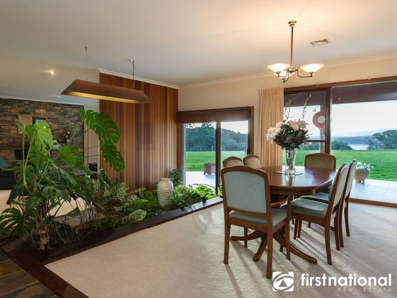 30 Beaconsfield-Emerald Road, Dewhurst VIC 3808