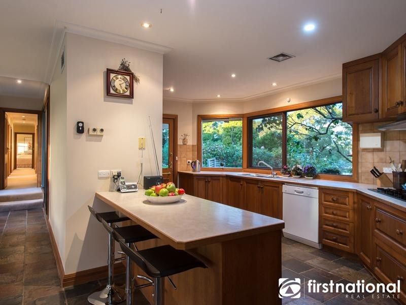 30 Beaconsfield-Emerald Road, Dewhurst VIC 3808