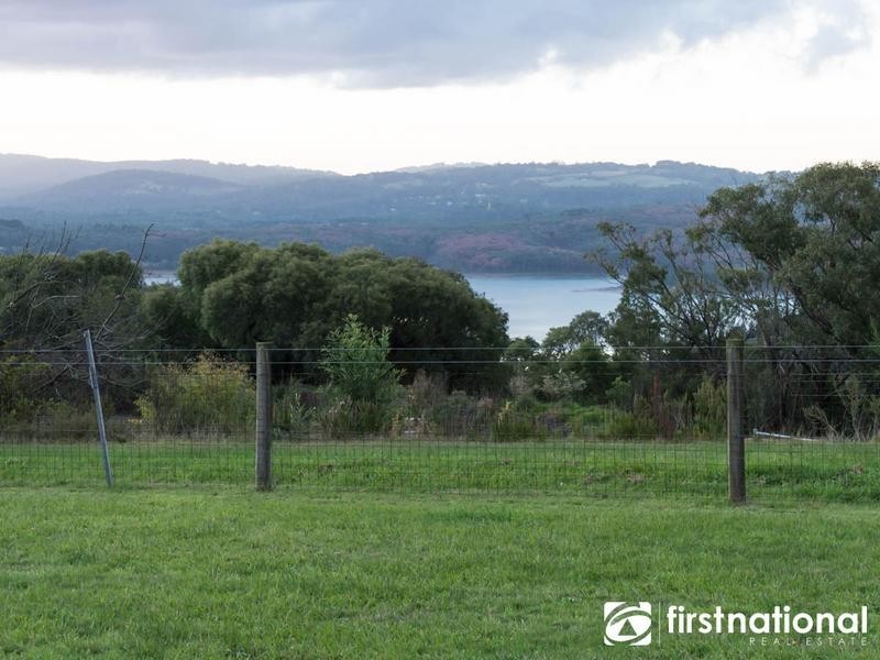 30 Beaconsfield-Emerald Road, Dewhurst VIC 3808