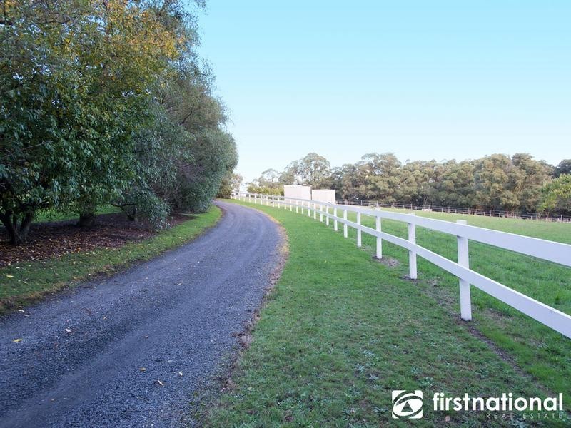 30 Beaconsfield-Emerald Road, Dewhurst VIC 3808