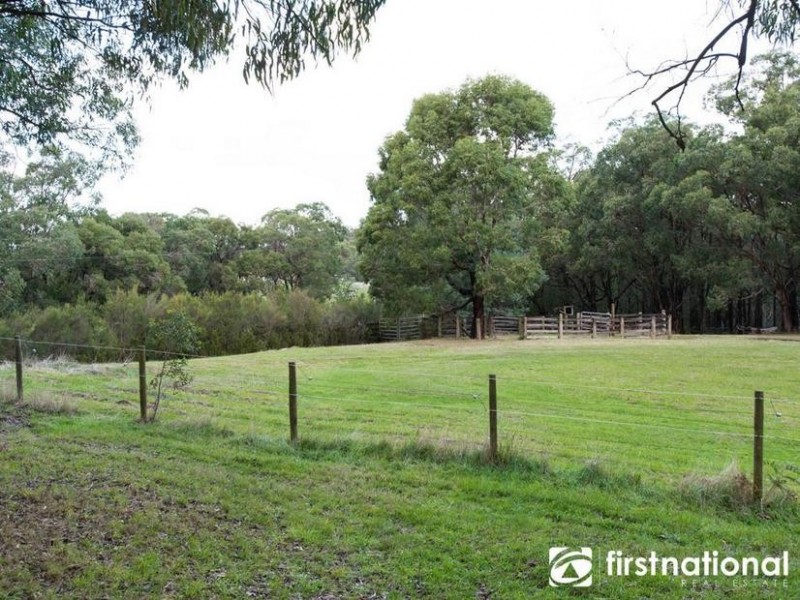 30 Beaconsfield-Emerald Road, Dewhurst VIC 3808