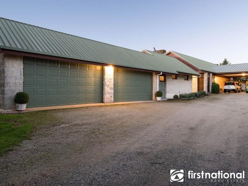 30 Beaconsfield-Emerald Road, Dewhurst VIC 3808