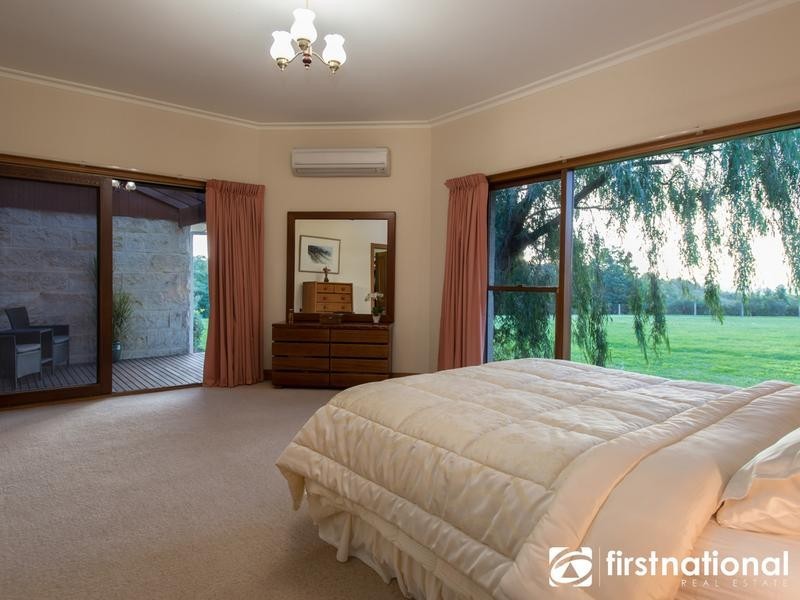 30 Beaconsfield-Emerald Road, Dewhurst VIC 3808