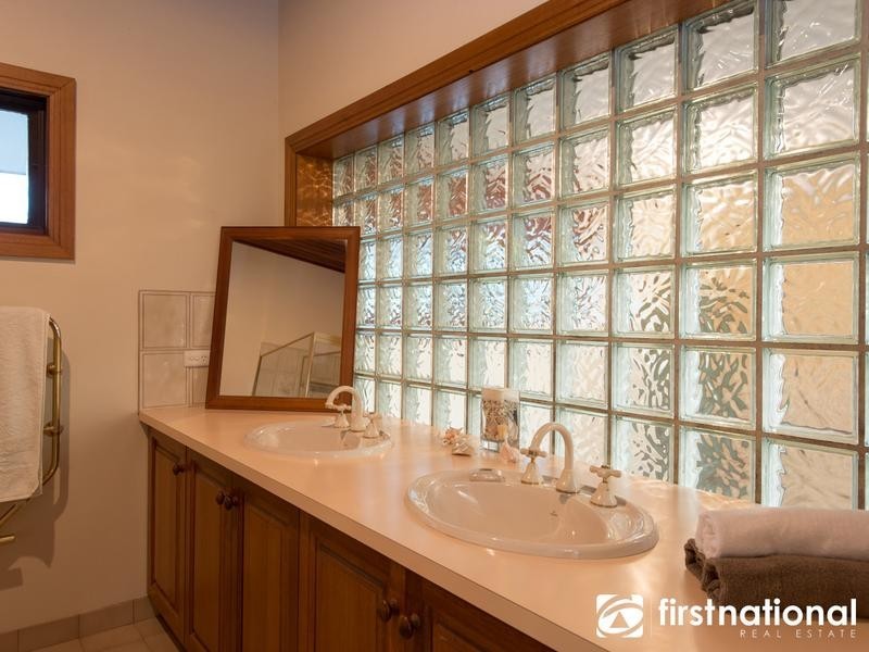 30 Beaconsfield-Emerald Road, Dewhurst VIC 3808