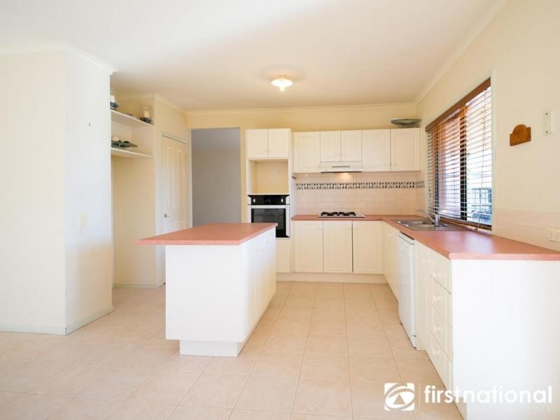 10 Rich Walk, Narre Warren South VIC 3805