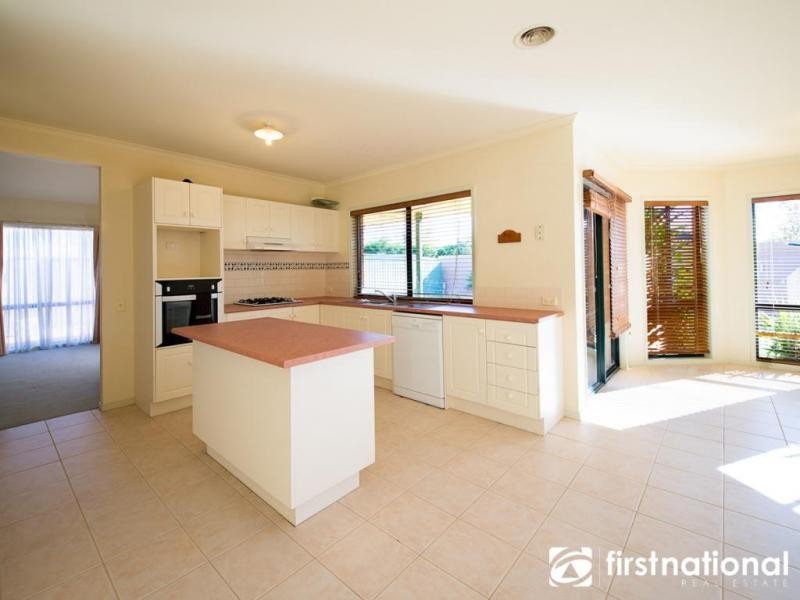 10 Rich Walk, Narre Warren South VIC 3805