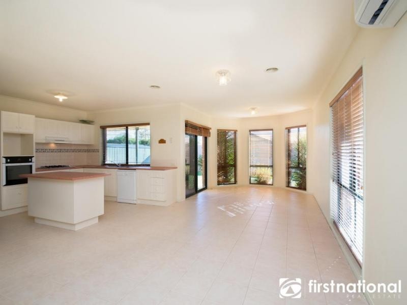 10 Rich Walk, Narre Warren South VIC 3805