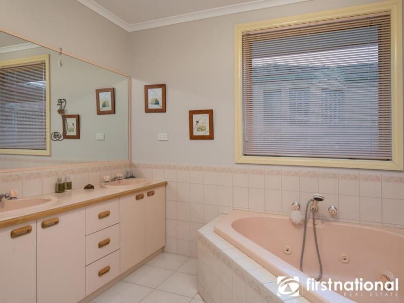 49 Lawrence Drive, Berwick VIC 3806