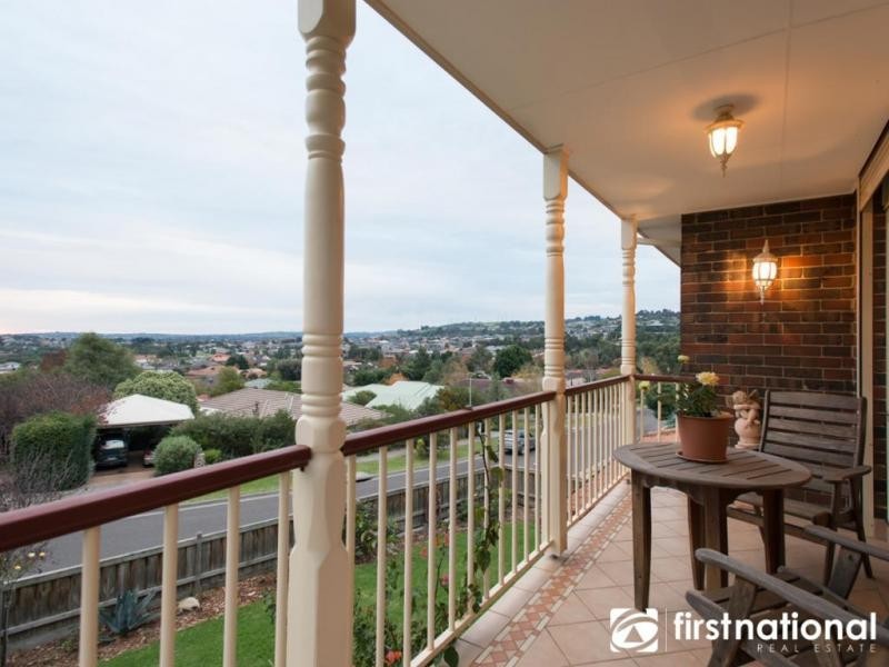 49 Lawrence Drive, Berwick VIC 3806