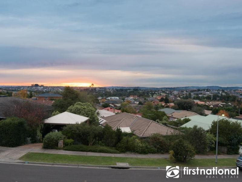 49 Lawrence Drive, Berwick VIC 3806