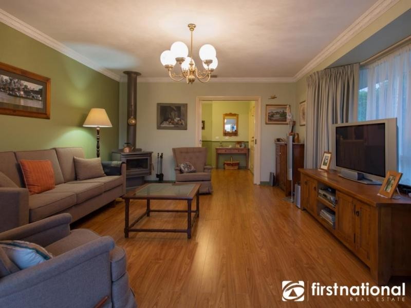 49 Lawrence Drive, Berwick VIC 3806