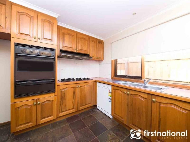 15 Escott Grove, Berwick VIC 3806