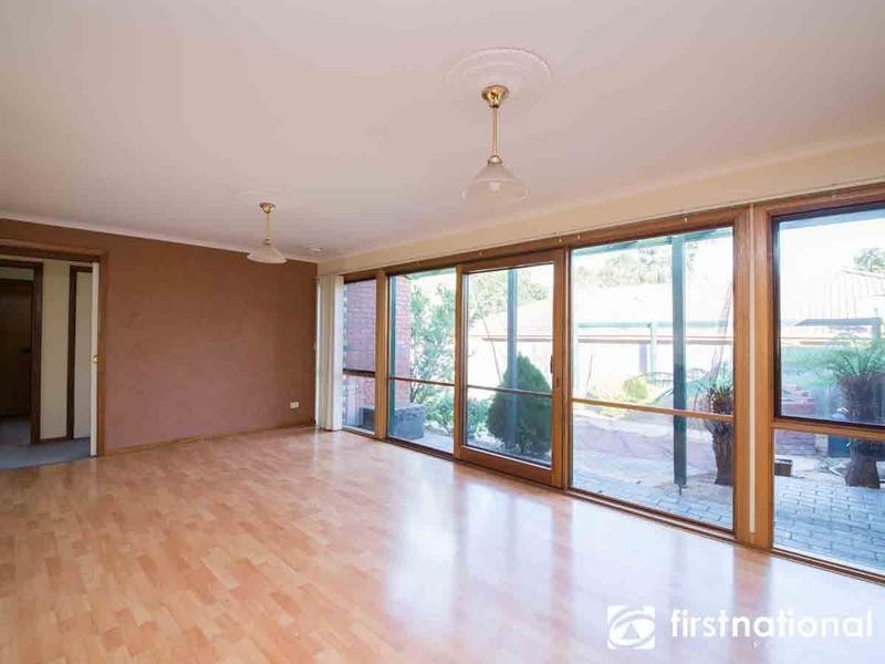 15 Escott Grove, Berwick VIC 3806