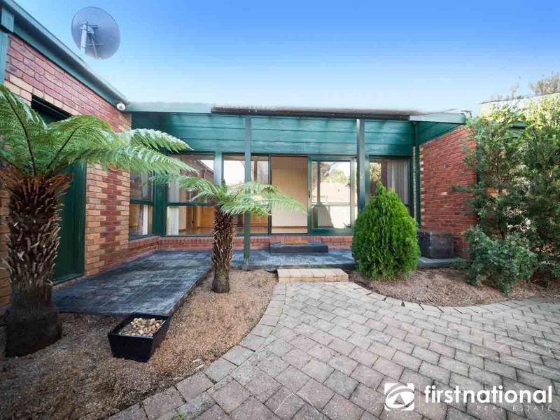 15 Escott Grove, Berwick VIC 3806