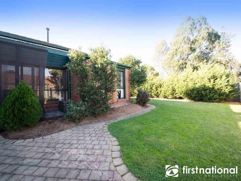 15 Escott Grove, Berwick VIC 3806