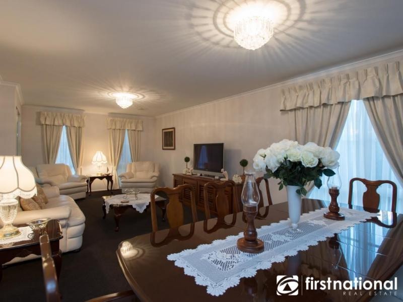 2 Dirkala Retreat, Berwick VIC 3806