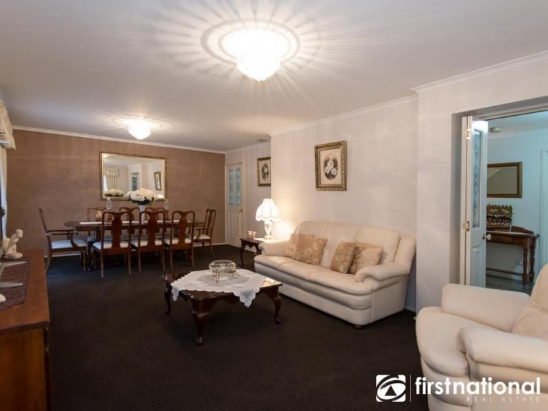 2 Dirkala Retreat, Berwick VIC 3806