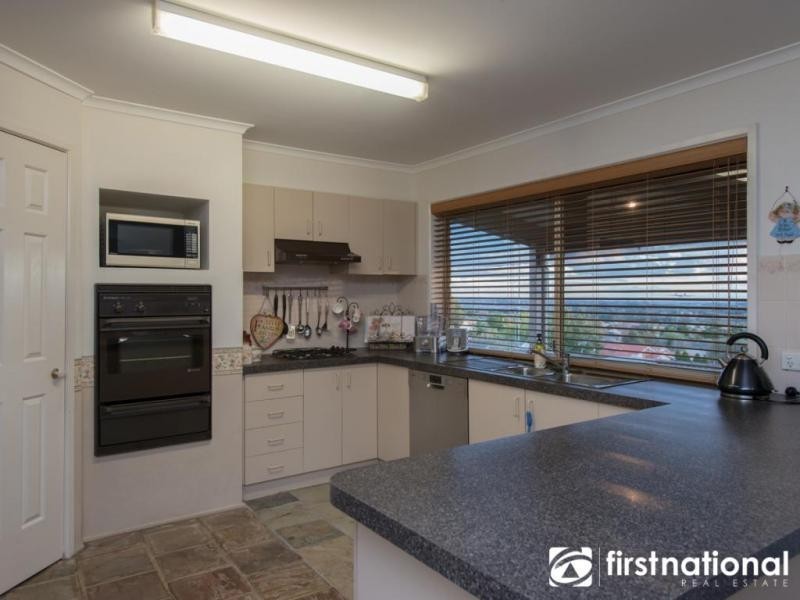 2 Dirkala Retreat, Berwick VIC 3806