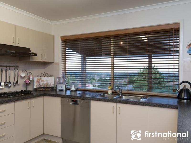 2 Dirkala Retreat, Berwick VIC 3806
