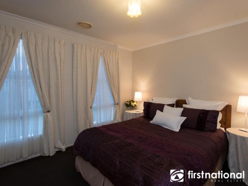 2 Dirkala Retreat, Berwick VIC 3806