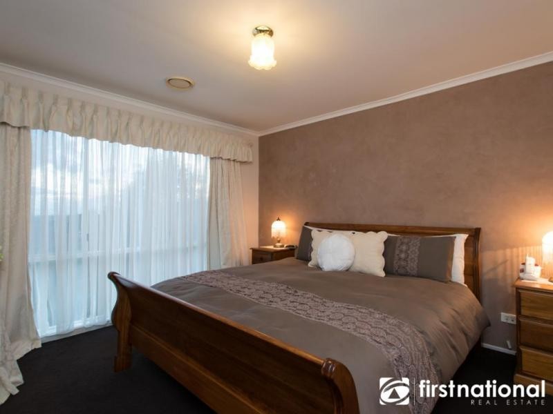 2 Dirkala Retreat, Berwick VIC 3806