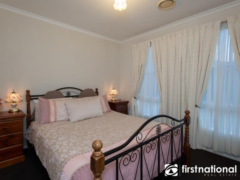 2 Dirkala Retreat, Berwick VIC 3806