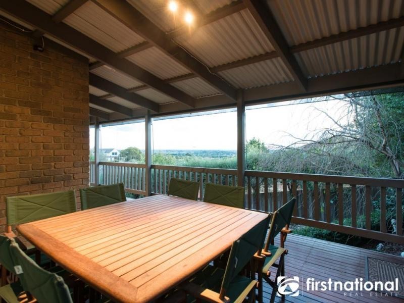 2 Dirkala Retreat, Berwick VIC 3806