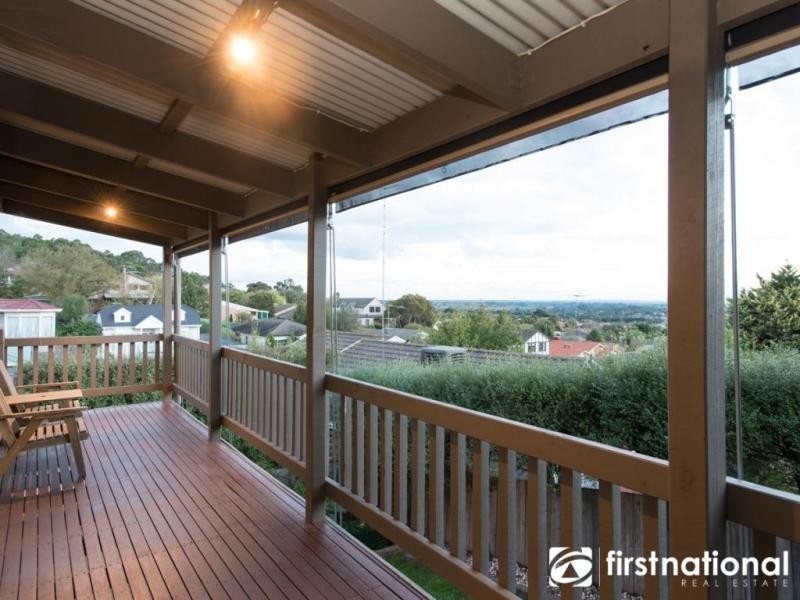 2 Dirkala Retreat, Berwick VIC 3806